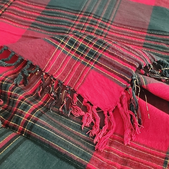 Beautiful Table Cloth Plaid 100% Cotton with Tassels. - Picture 3 of 8